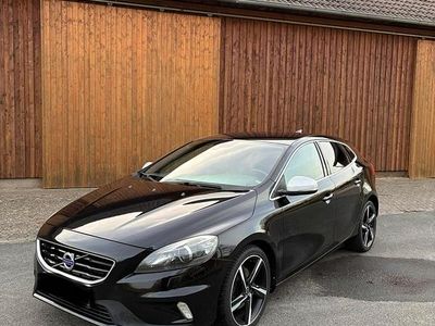 Gebraucht Volvo V40 122 PS (89 kW) 2015 Schwarz Kombi