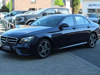Usata Mercedes E300 AMG line Plus 306 CV (225 kW) 2019 Blu Berlina