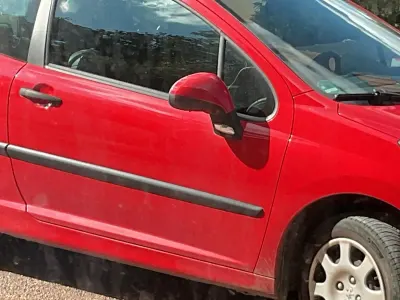 Gebraucht Peugeot 207 60 PS (44 kW) 2009 Rot Kleinwagen