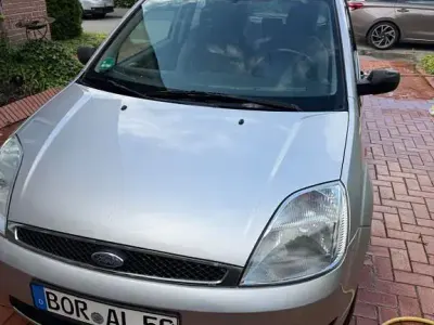 Gebraucht Ford Fiesta Ghia 80 PS (58 kW) 2002 Silber Kleinwagen