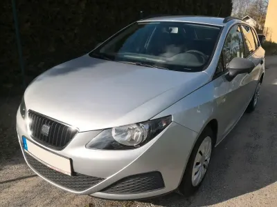 Używany Seat Ibiza ST Reference 69 KM (50 kW) 2011 Srebrny Kombi