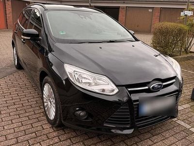 Gebraucht Ford Focus 101 PS (74 kW) 2011 Schwarz Kombi
