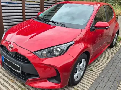 Gebraucht Toyota Yaris Comfort 72 PS (52 kW) 2021 Rot Kleinwagen