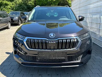 Neu Skoda Karoq 150 PS (110 kW) 2026 Black magic perleffekt SUV