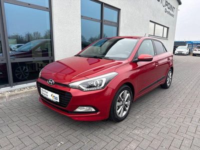 Rot Gebraucht 2016 Hyundai i20 Passion Limousine | 9.700 € (Etwas zu teuer)