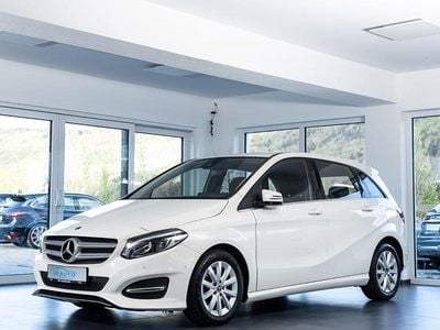 Usata Mercedes B180 Style 122 CV (89 kW) 2018 Bianco Monovolume