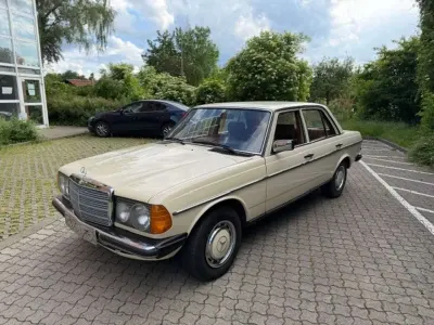 Gebraucht Mercedes 200 60 PS (44 kW) 1980 Hellelfenbein Limousine