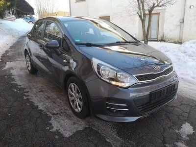 Gebraucht Kia Rio 90 PS (66 kW) 2015 Grau Kleinwagen