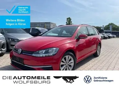 Gebraucht VW Golf VII Comfortline 131 PS (96 kW) 2019 Rot Kombi