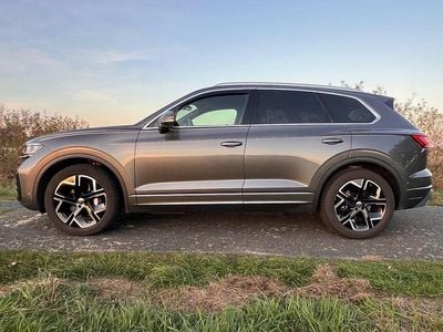 Grau Gebraucht 2023 VW Touareg Elegance SUV | 57.950 €