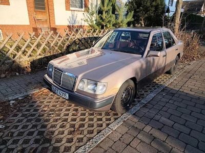 Rot Gebraucht 1993 Mercedes 200 Limousine | 2.399 €