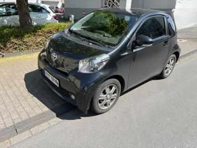 Gebraucht Toyota iQ 68 PS (50 kW) 2009 Schwarz Kleinwagen