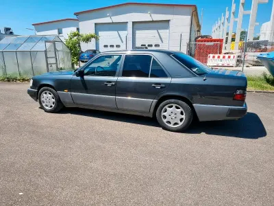 Gebraucht Mercedes 200 105 PS (77 kW) 1991 Grau Limousine