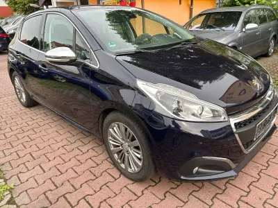 Gebraucht Peugeot 208 Allure 120 PS (88 kW) 2016 Schwarz Kleinwagen