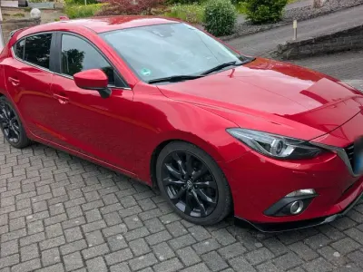 Gebraucht Mazda 3 Sports-Line 150 PS (110 kW) 2015 Rot Limousine