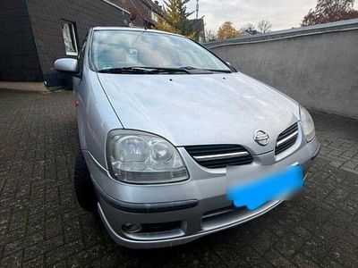 Nissan Almera Tino
