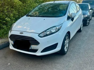 Gebraucht Ford Fiesta 80 PS (58 kW) 2014 Weiß Kleinwagen