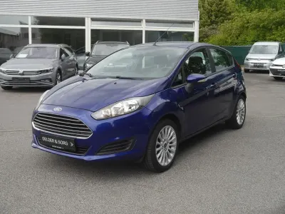 Gebraucht Ford Fiesta Trend 101 PS (74 kW) 2014 Blau Kleinwagen