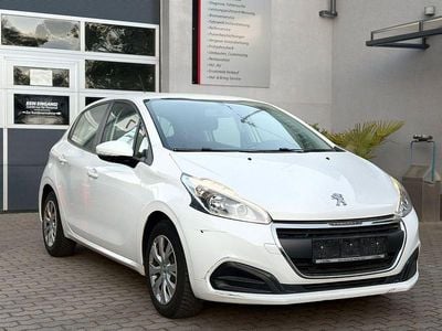 Begagnad Peugeot 208 Active 68 HK (50 kW) 2019 Vit Halvkombi