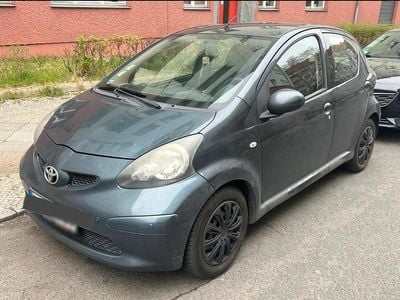Gebraucht Toyota Aygo 68 PS (50 kW) 2006 Grau Kleinwagen