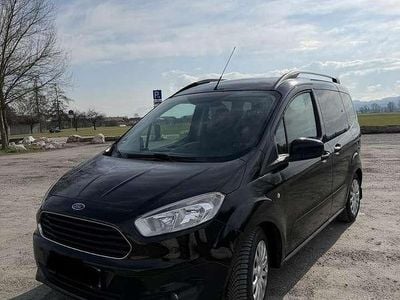 Second-hand Ford Tourneo Courier Titanium 101 CP (74 kW) 2017 Negru Monovolum