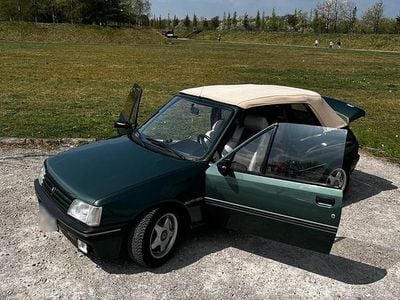 Usata Peugeot 205 Roland Garros 75 CV (55 kW) 1991 Verde Cabrio