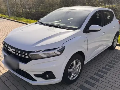 Używany Dacia Sandero Expression 101 KM (74 kW) 2024 Biały Sedan/Limuzyna