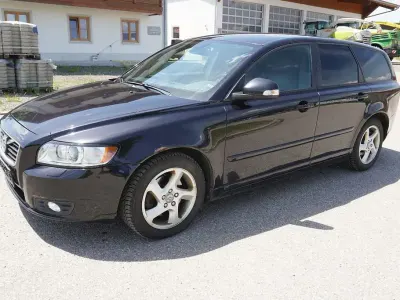 Gebraucht Volvo V50 Business Edition 150 PS (110 kW) 2011 Schwarz Kombi