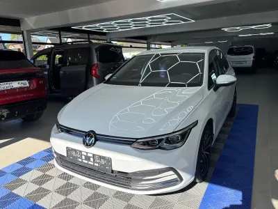 Gebraucht VW Golf VIII Active 131 PS (96 kW) 2021 Weiß Kleinwagen