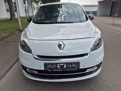 Weiß Gebraucht 2013 Renault Scénic III Bose Edition Van / Kleinbus | 6.500 € (Etwas zu teuer)