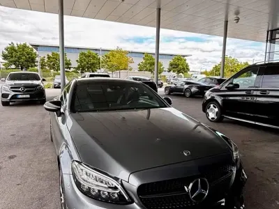 Gebraucht Mercedes C200 195 PS (143 kW) 2018 Andere farben Coupé