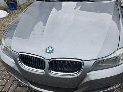 Grau Gebraucht 2011 BMW 318 Kombi | 3.500 € (Superpreis)
