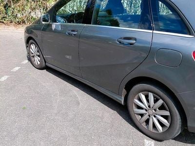 Mercedes B180