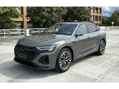 Gebraucht Audi Q8 Sportback e-tron Comfort 300 kW (408 PS) 2023 Chronosgrau (metallic) SUV