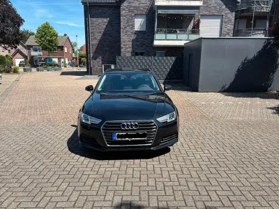 Gebraucht Audi A4 Basis 150 PS (110 kW) 2019 Schwarz Kombi