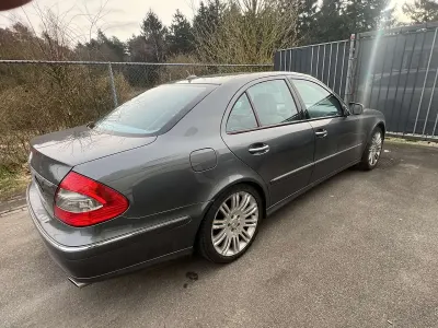Gebraucht Mercedes E550 387 PS (284 kW) 2007 Grau Limousine