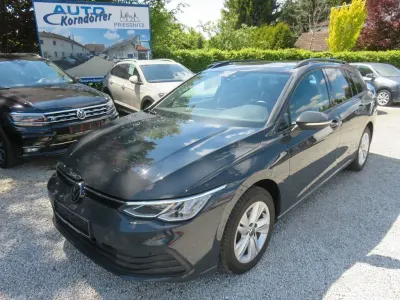 Gebraucht VW Golf VIII Life 150 PS (110 kW) 2022 Uranograu/cinza urano Kombi
