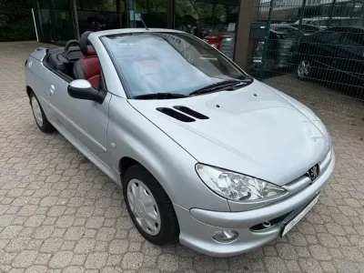 Gebraucht Peugeot 206 CC 109 PS (80 kW) 2003 Silber Cabrio