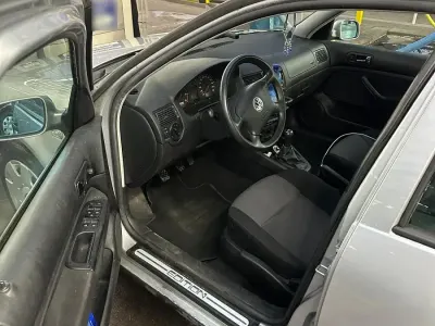 Gebraucht VW Golf IV 60 PS (44 kW) 2001 Silber Kleinwagen