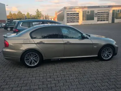 Gebraucht BMW 318 105 PS (77 kW) 2011 Grau Limousine