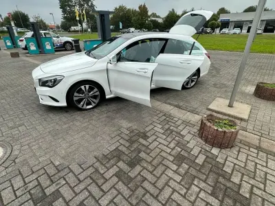 Gebraucht Mercedes CLA180 Shooting Brake 122 PS (89 kW) 2019 Weiß Kombi