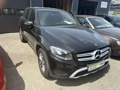 Gebraucht Mercedes GLC250 211 PS (155 kW) 2018 Ung. schwarz  unilack SUV