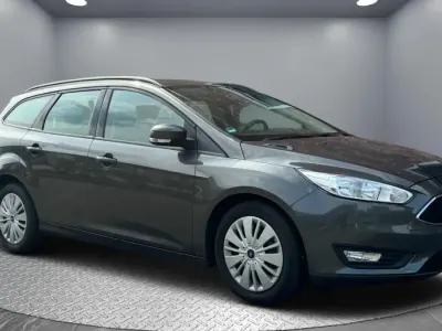 Gebraucht Ford Focus Trend 125 PS (91 kW) 2016 Grau Kombi