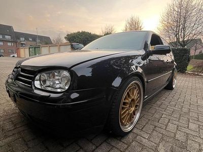 Schwarz Gebraucht 2002 VW Golf IV Kleinwagen | 1.400 €