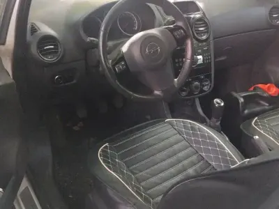 Gebraucht Opel Corsa 75 PS (55 kW) 2010 Weiß Kleinwagen