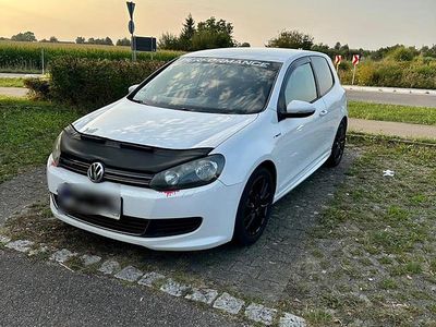 Gebraucht VW Golf VI 105 PS (77 kW) 2010 Weiß Kleinwagen