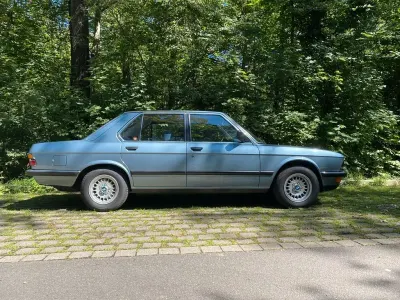 Gebraucht BMW 520 129 PS (94 kW) 1987 Blau Limousine