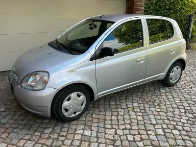 Gebraucht Toyota Yaris 68 PS (50 kW) 2001 Silber Limousine