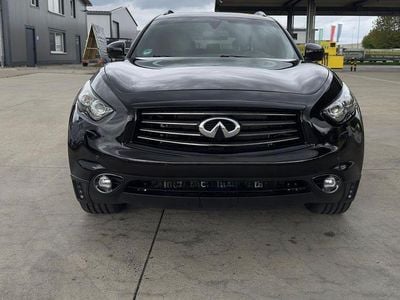 Infiniti QX70