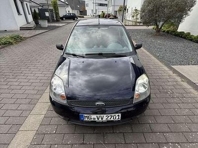 Begagnad Ford Fiesta Ambiente 60 HK (44 kW) 2007 Blå Halvkombi